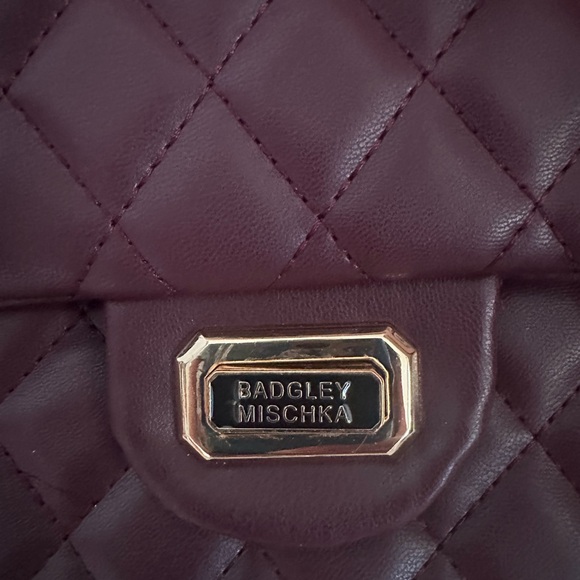 Badgley Mischka Red Quilted Shoulder Like New Travel Luggage Strap on Back - Picture 3 of 10